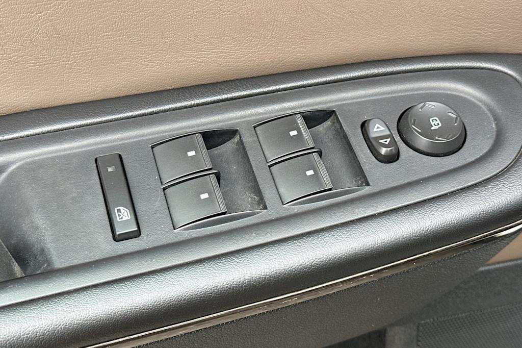 Thumbnail: 2014 GMC Acadia - 21