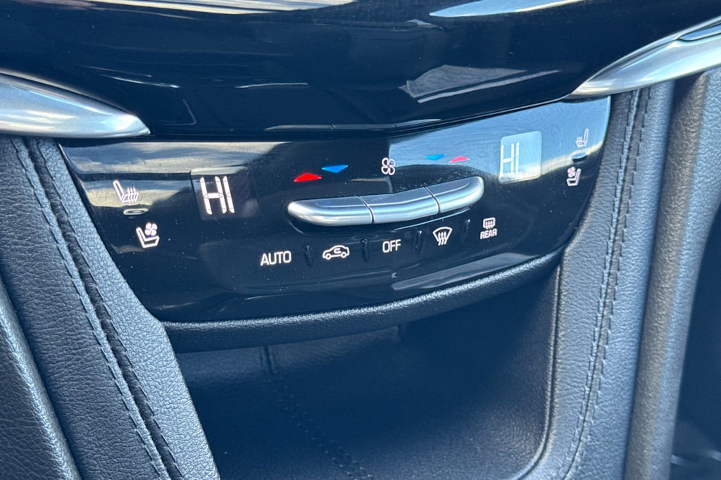 Thumbnail: 2023 Cadillac XT6 - 26