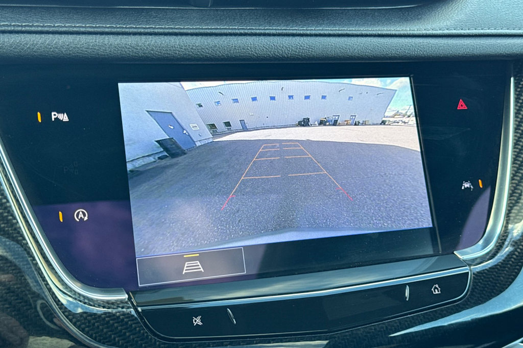 Thumbnail: 2023 Cadillac XT6 - 25