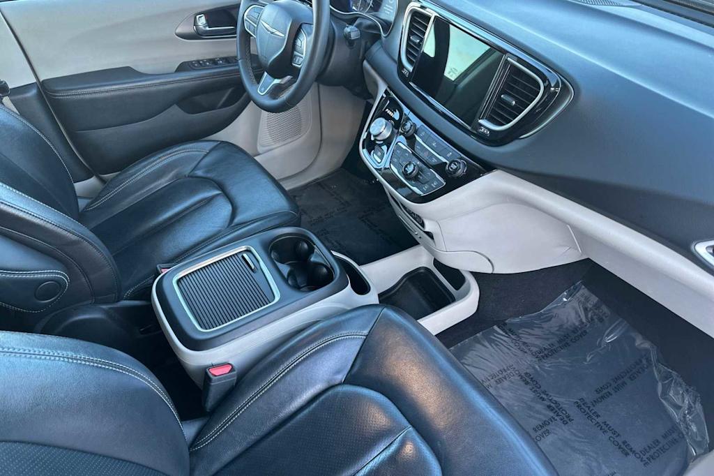 2022 Chrysler Pacifica Touring L 11