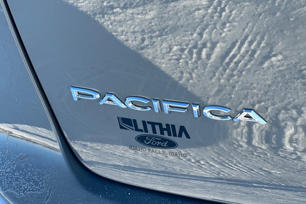 2022 Chrysler Pacifica Touring L 29