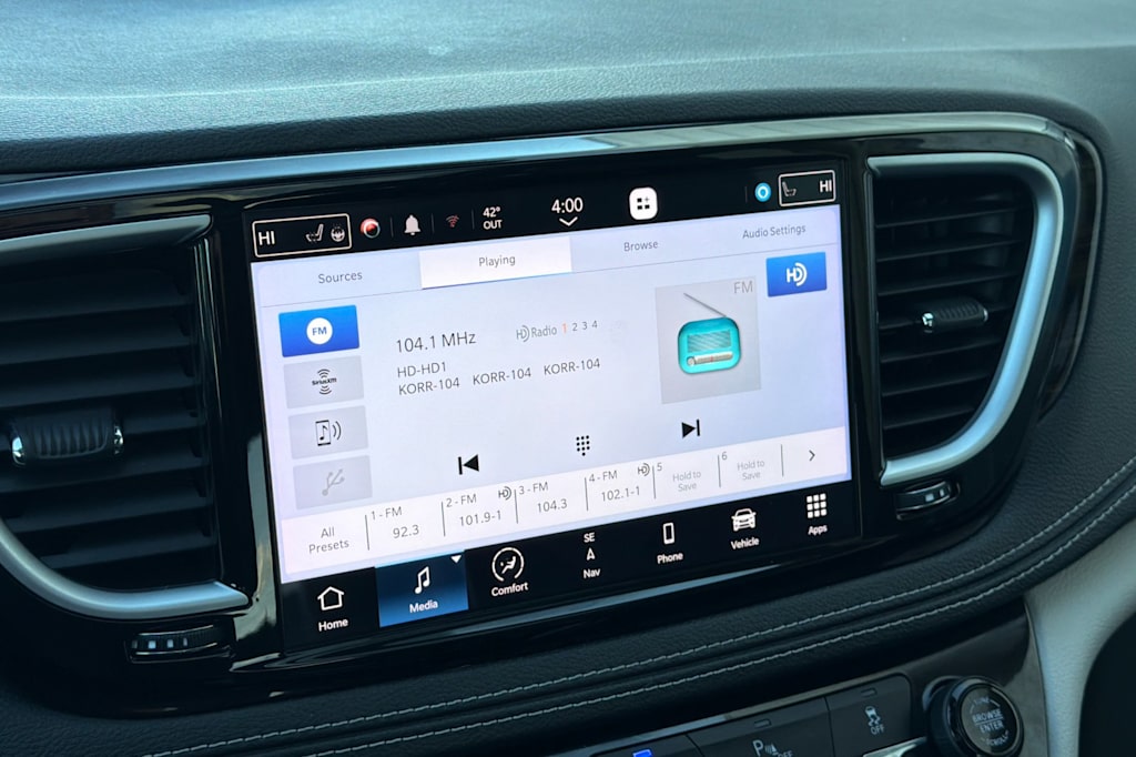 Thumbnail: 2023 Chrysler Pacifica - 12