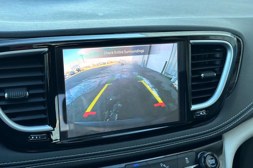 Thumbnail: 2023 Chrysler Pacifica - 24