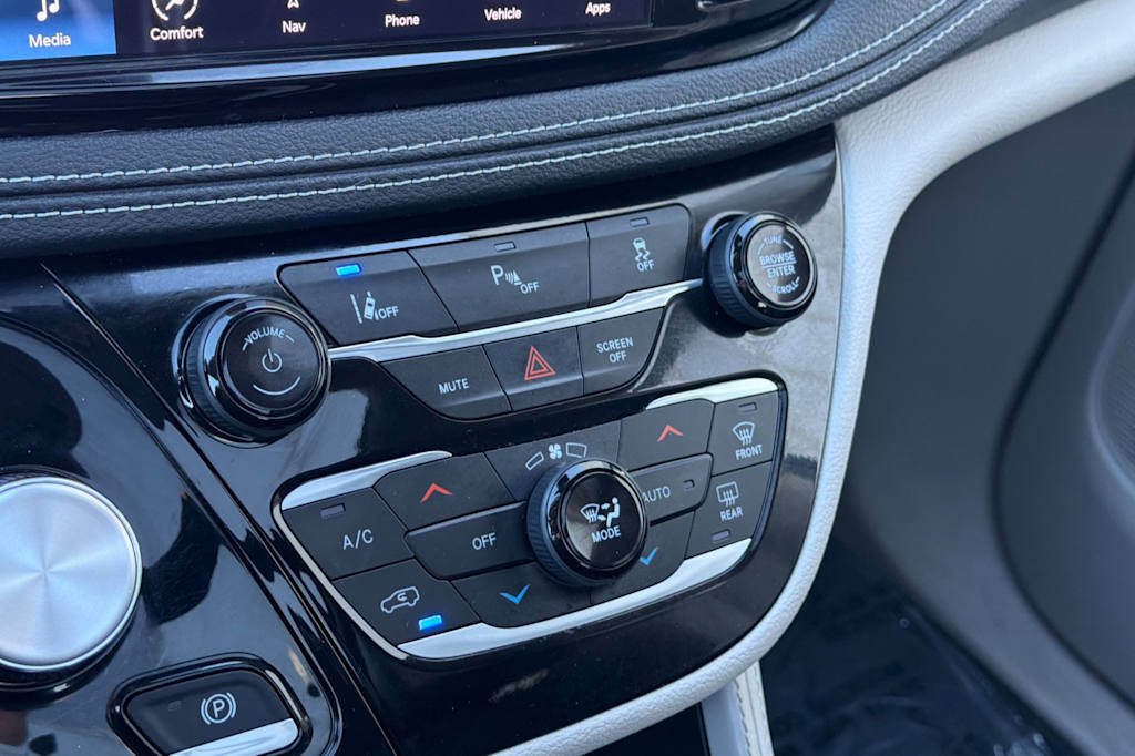 Thumbnail: 2023 Chrysler Pacifica - 25