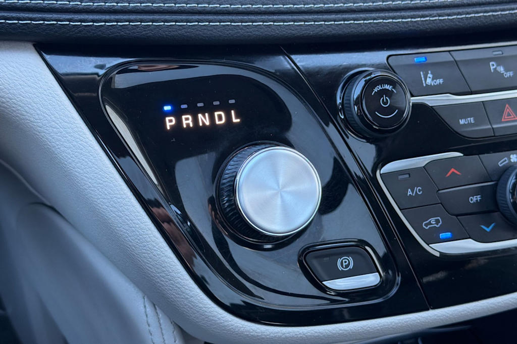 Thumbnail: 2023 Chrysler Pacifica - 26