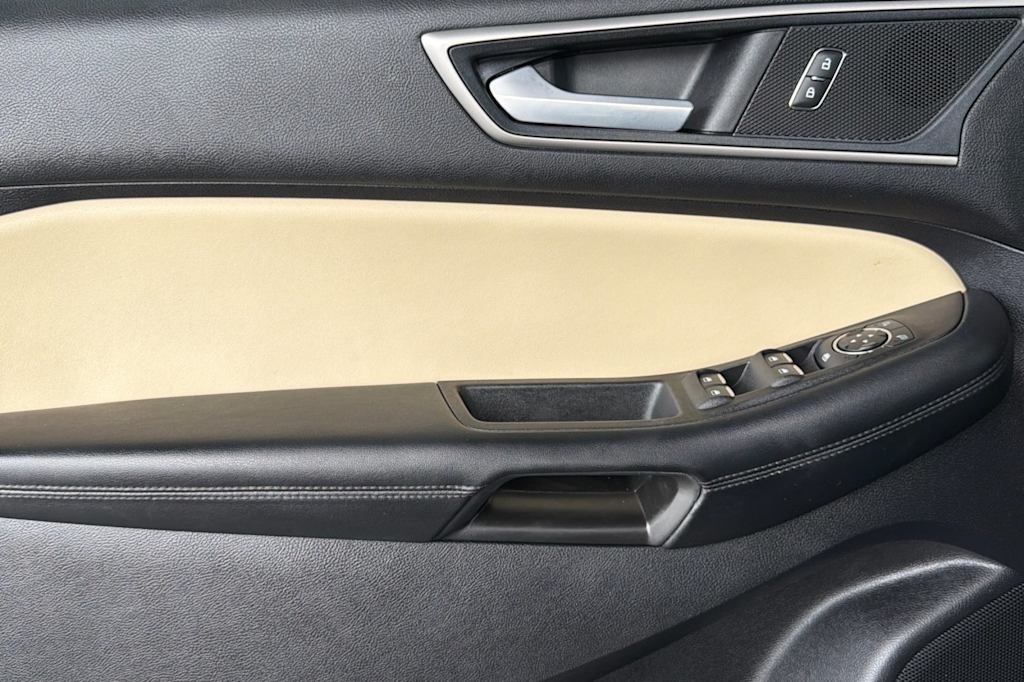 Thumbnail: 2021 Ford Edge - 19