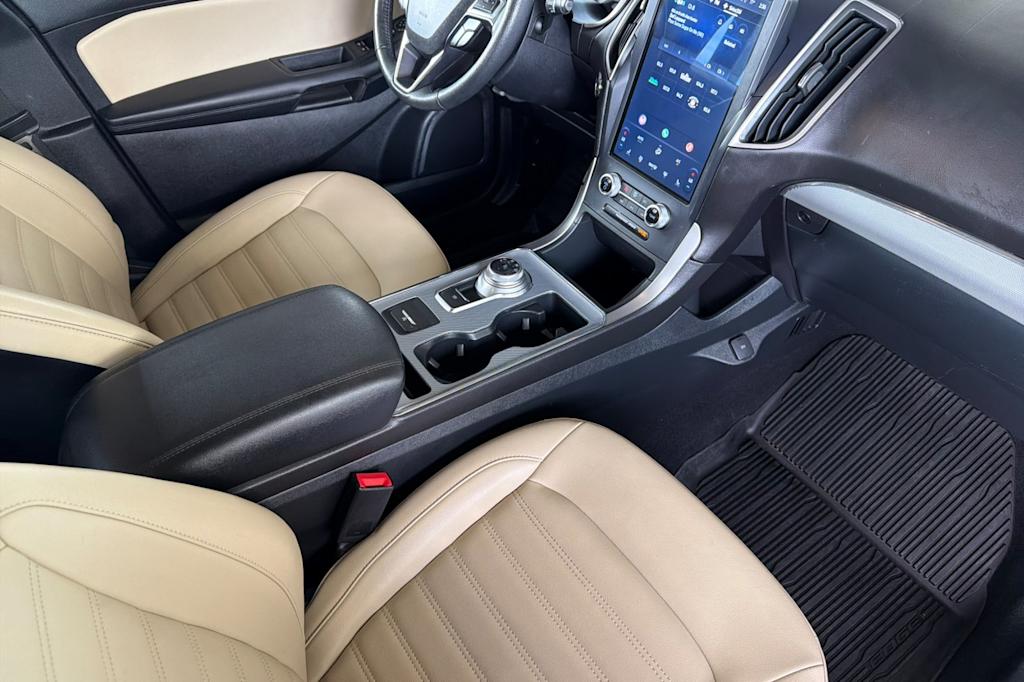 Thumbnail: 2021 Ford Edge - 10