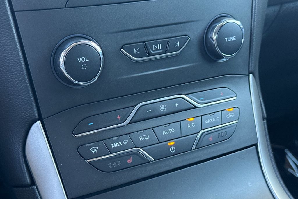 Thumbnail: 2020 Ford Edge - 19