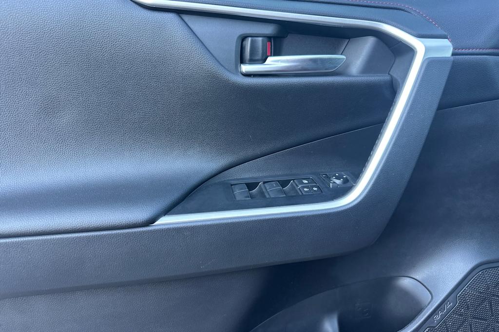 Thumbnail: 2020 Toyota RAV4 - 21