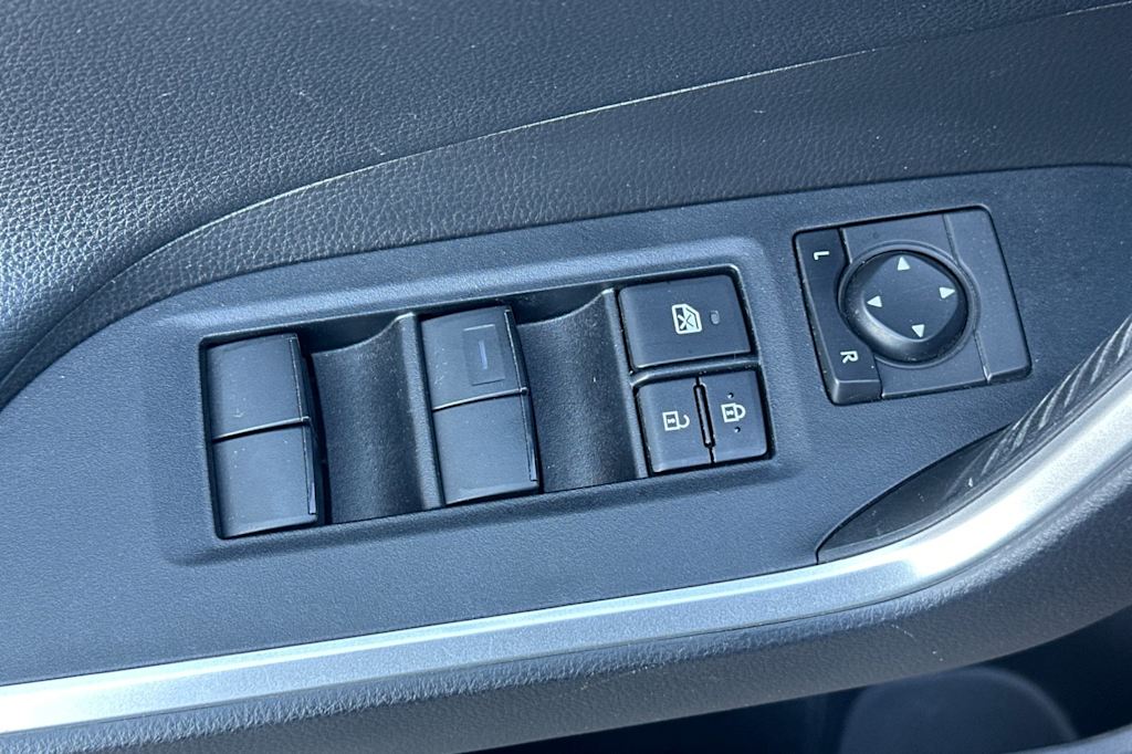 Thumbnail: 2020 Toyota RAV4 - 22