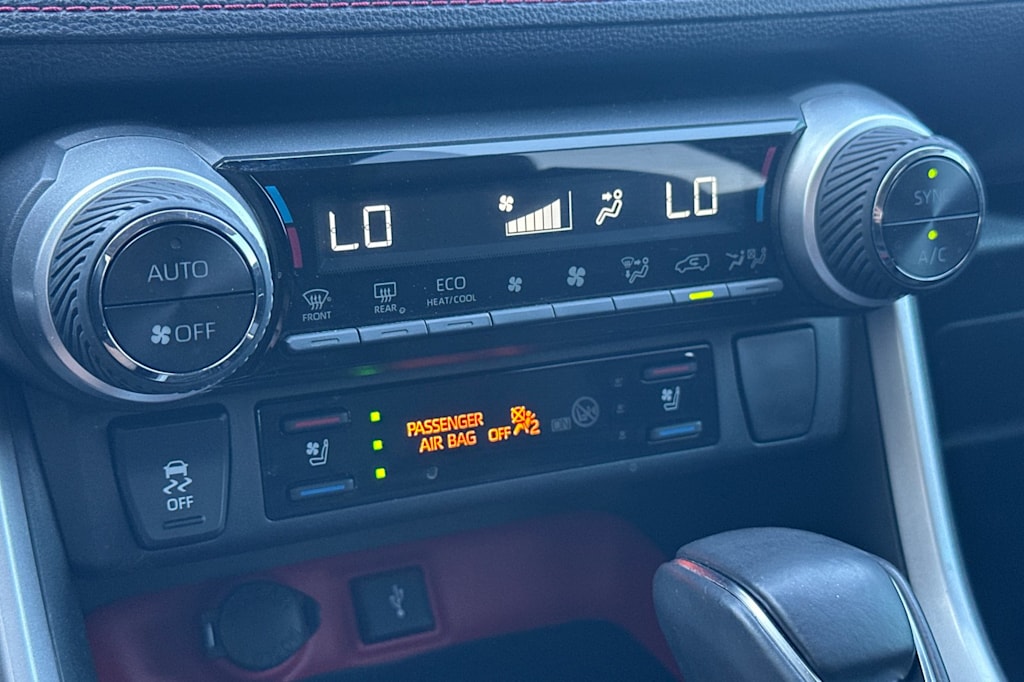 Thumbnail: 2020 Toyota RAV4 - 24
