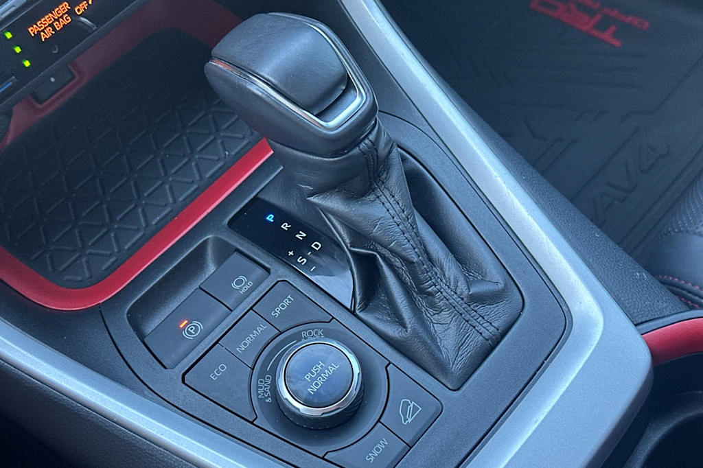 Thumbnail: 2020 Toyota RAV4 - 14