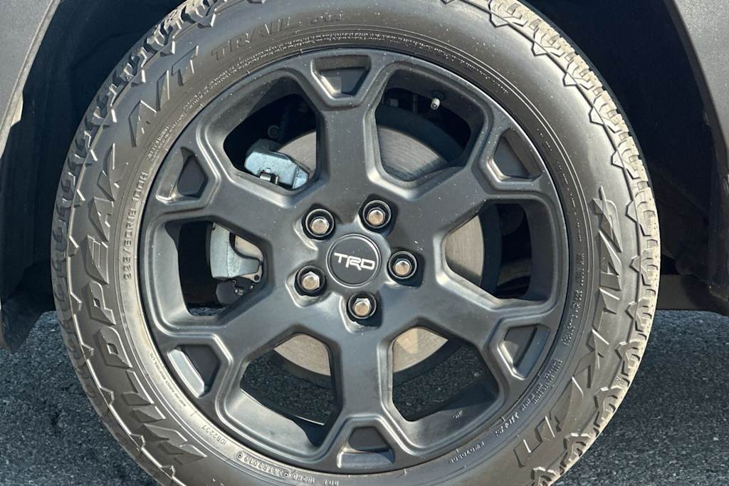 Thumbnail: 2020 Toyota RAV4 - 8