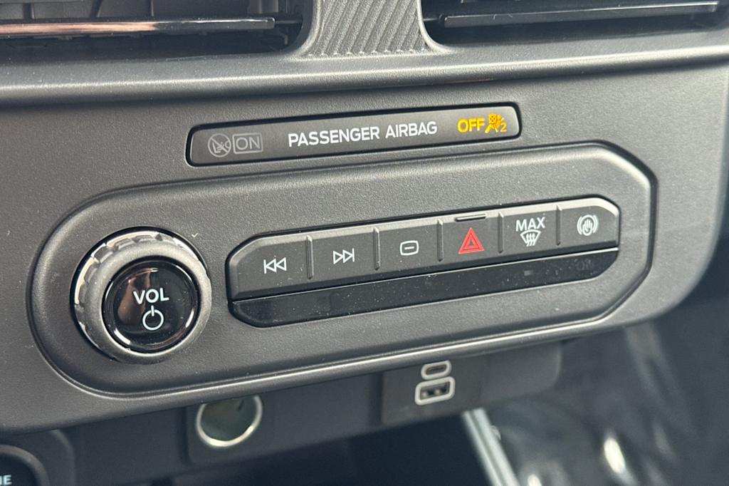 Thumbnail: 2025 Ford Maverick - 23