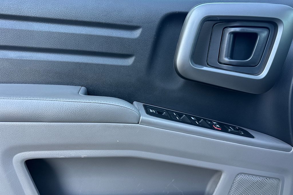 Thumbnail: 2013 Honda Ridgeline - 19