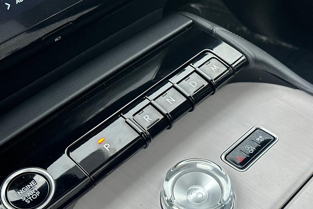 Thumbnail: 2026 Lincoln Navigator L - 6