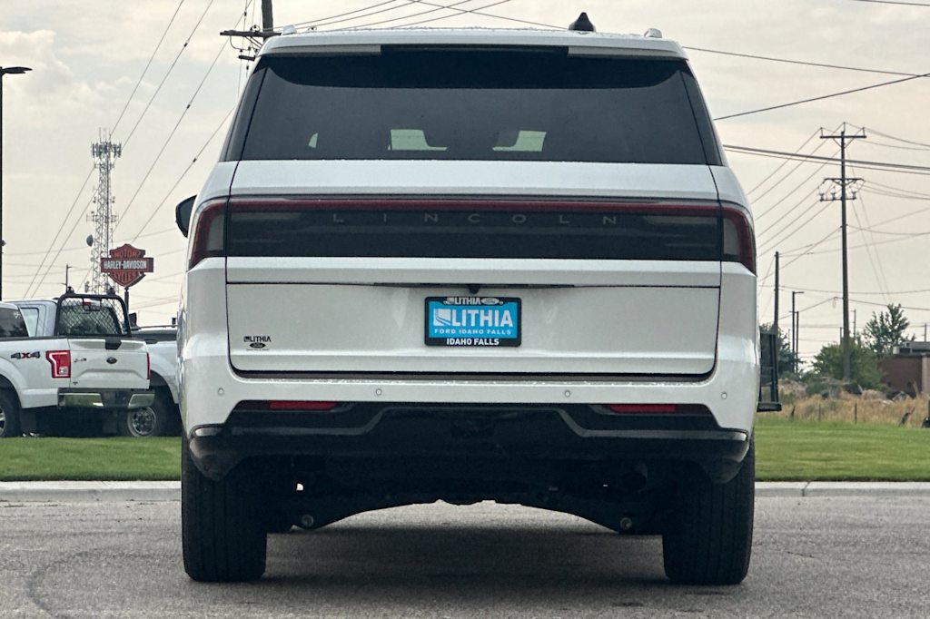 Thumbnail: 2026 Lincoln Navigator L - 8
