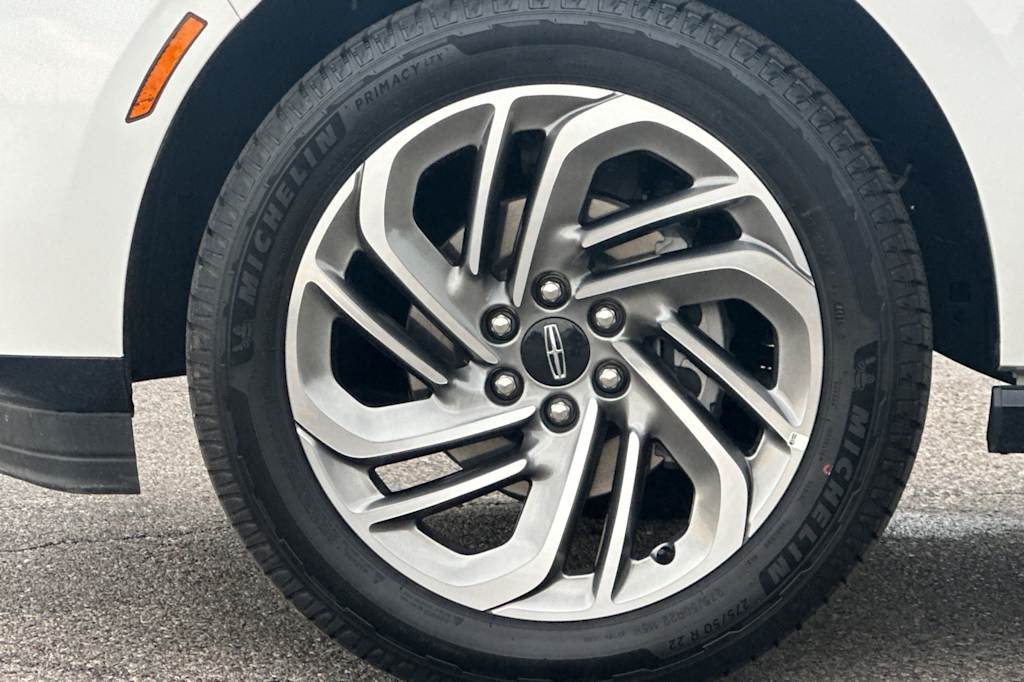 Thumbnail: 2026 Lincoln Navigator L - 7