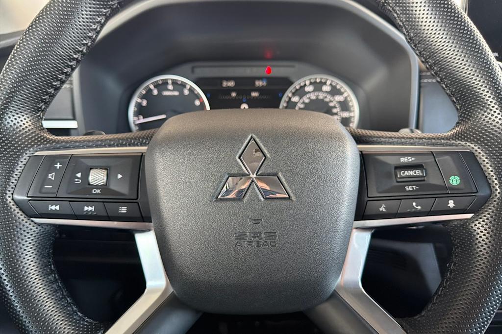 Thumbnail: 2022 Mitsubishi Outlander - 27