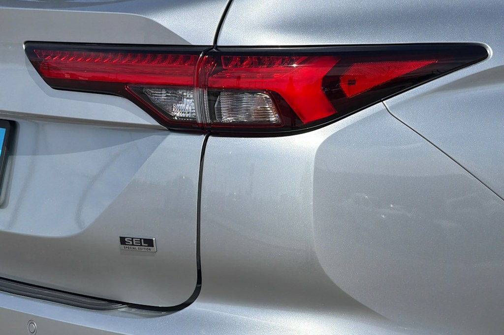 Thumbnail: 2022 Mitsubishi Outlander - 29