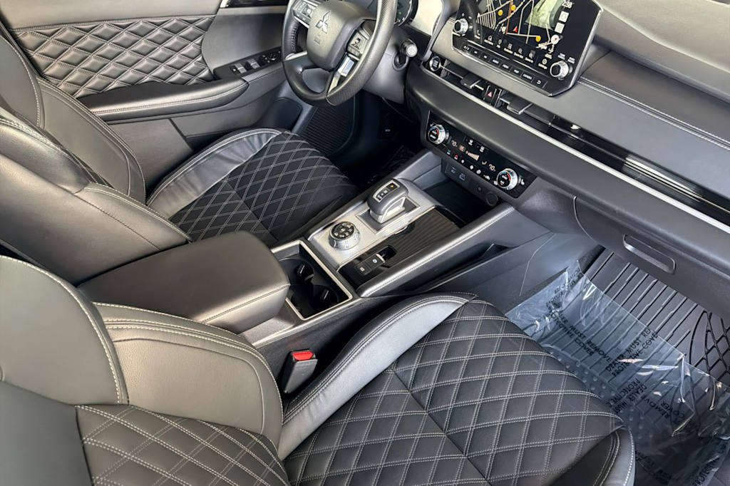 Thumbnail: 2022 Mitsubishi Outlander - 9