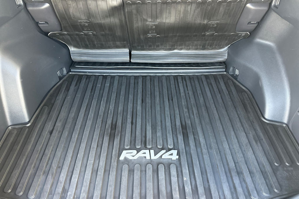 Thumbnail: 2022 Toyota RAV4 - 16