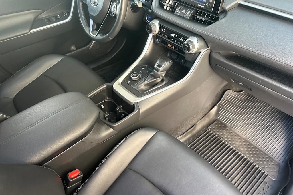 Thumbnail: 2022 Toyota RAV4 - 12