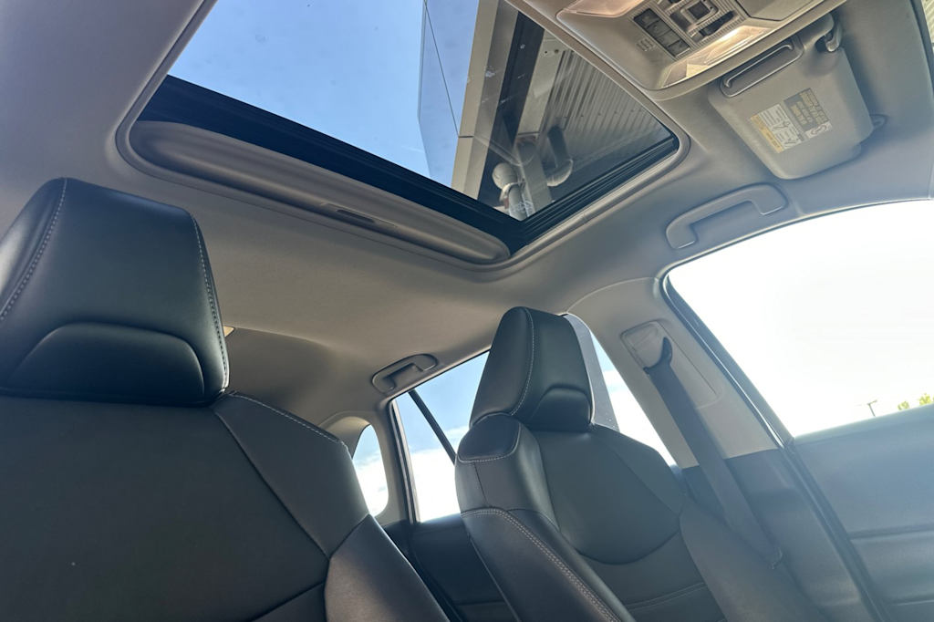 Thumbnail: 2022 Toyota RAV4 - 23