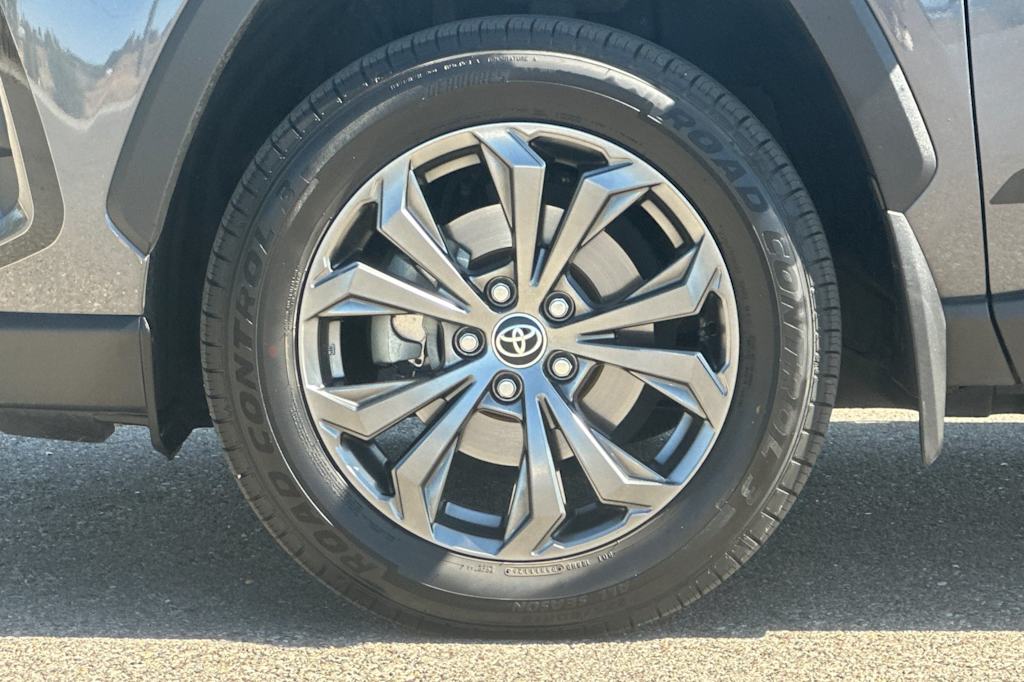 Thumbnail: 2022 Toyota RAV4 - 8