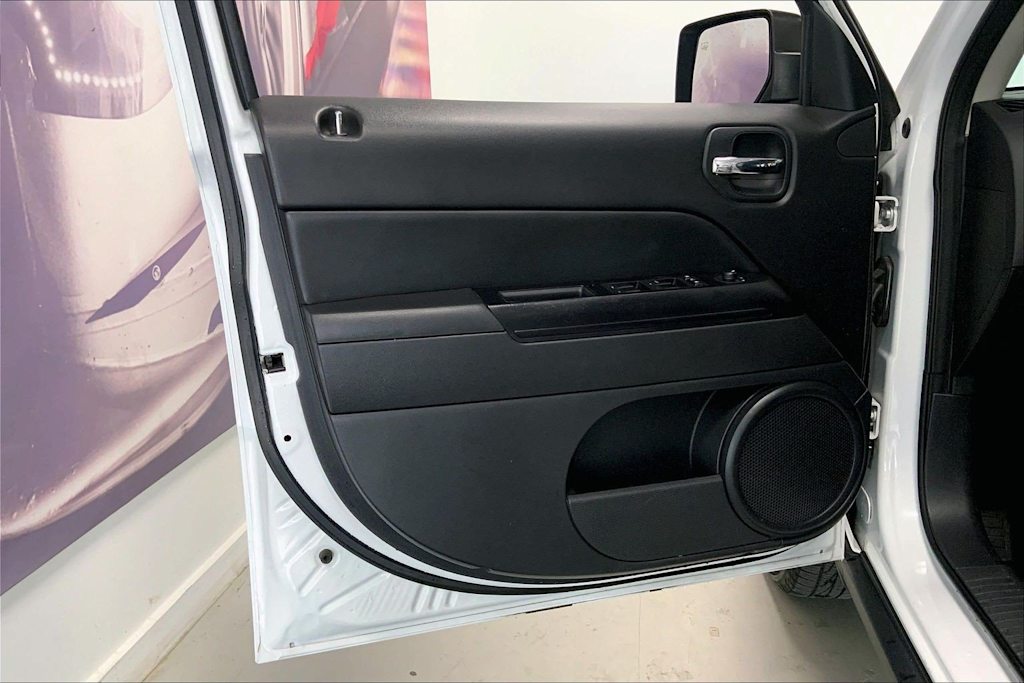 Thumbnail: 2016 Jeep Patriot - 25