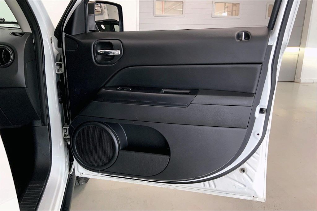 Thumbnail: 2016 Jeep Patriot - 26