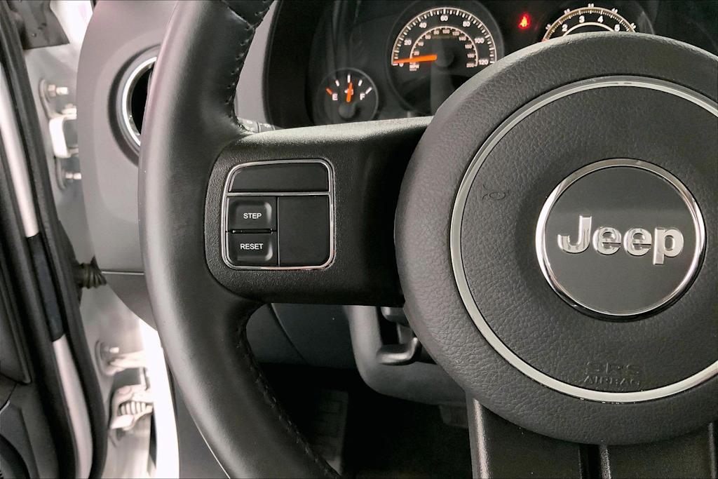 Thumbnail: 2016 Jeep Patriot - 23