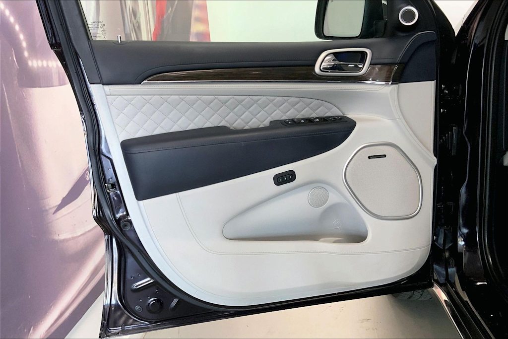 Thumbnail: 2021 Jeep Grand Cherokee - 25