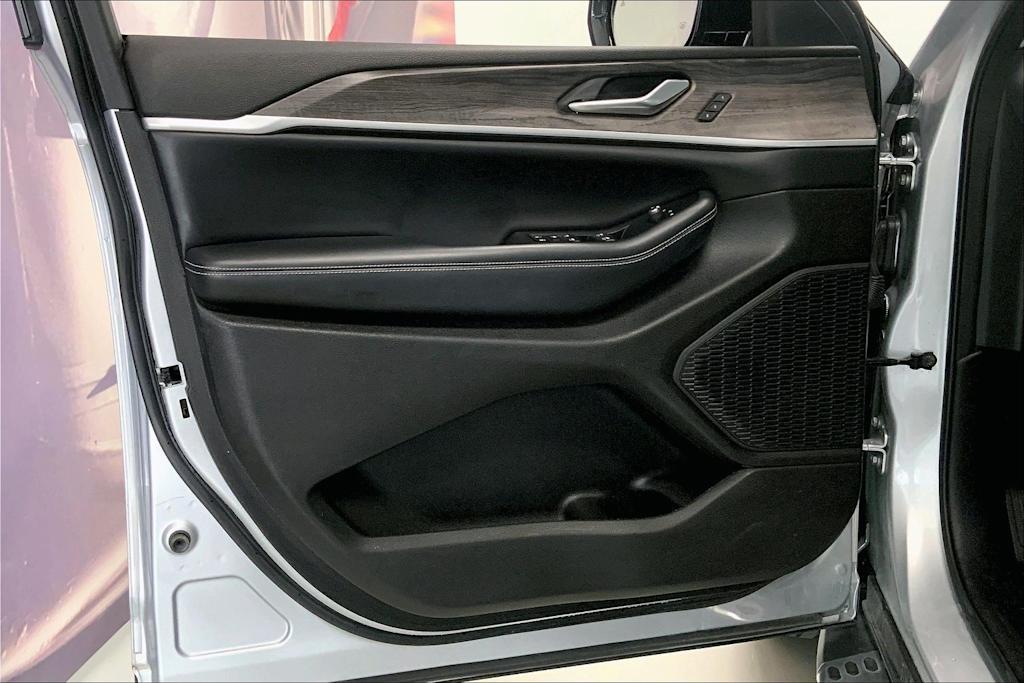 Thumbnail: 2023 Jeep Grand Cherokee - 24