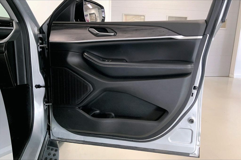 Thumbnail: 2023 Jeep Grand Cherokee - 25