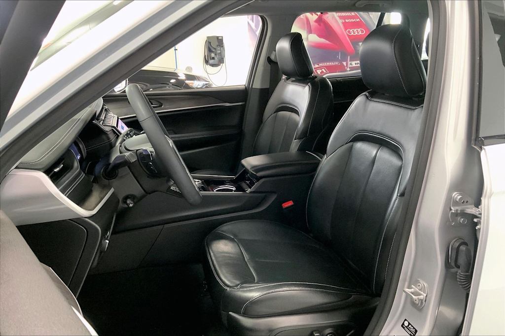 Thumbnail: 2023 Jeep Grand Cherokee - 10