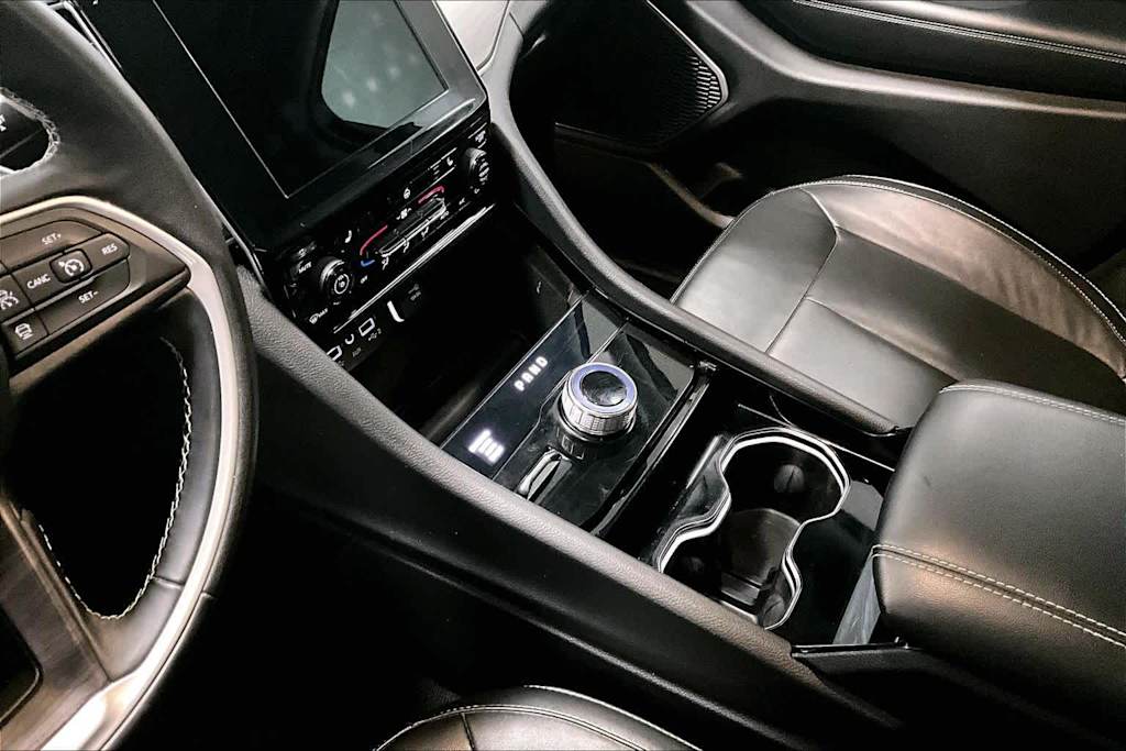 Thumbnail: 2022 Jeep Grand Cherokee - 14
