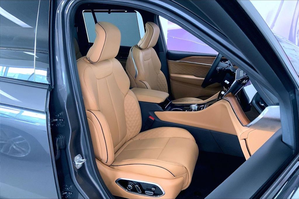 Thumbnail: 2026 Jeep Grand Cherokee - 10