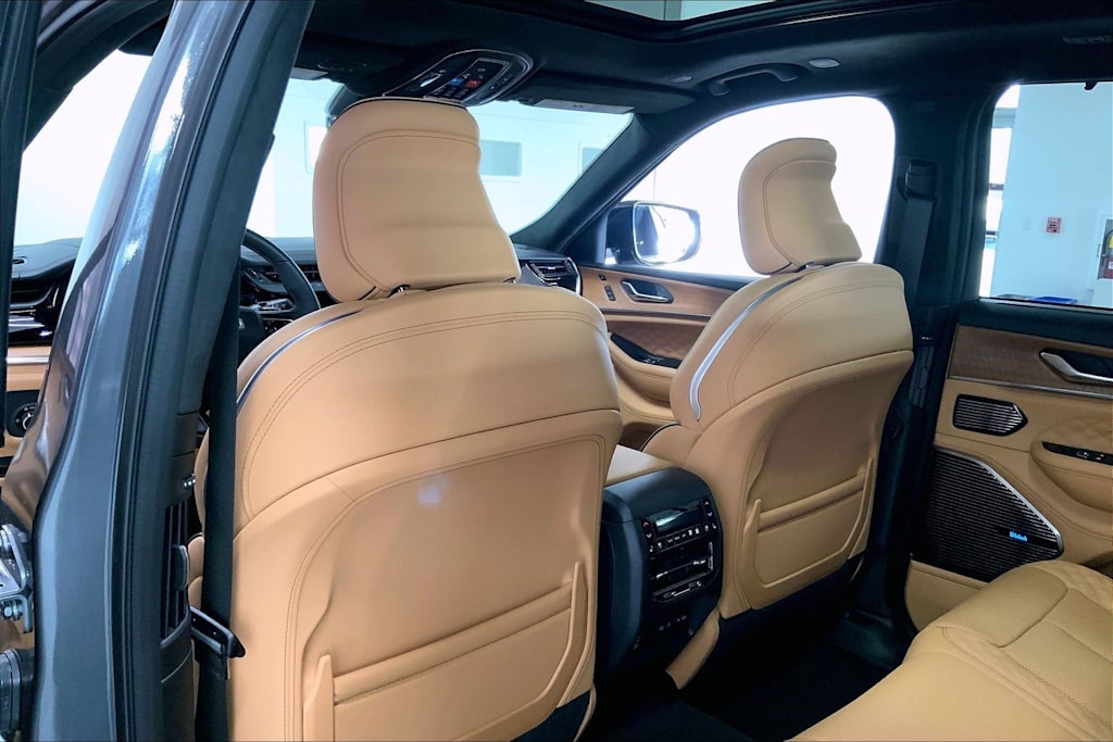 Thumbnail: 2026 Jeep Grand Cherokee - 11