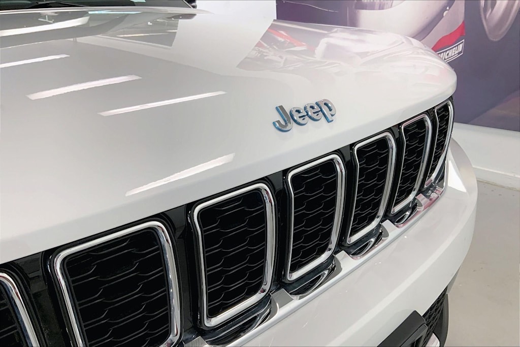 Thumbnail: 2022 Jeep Grand Cherokee - 30