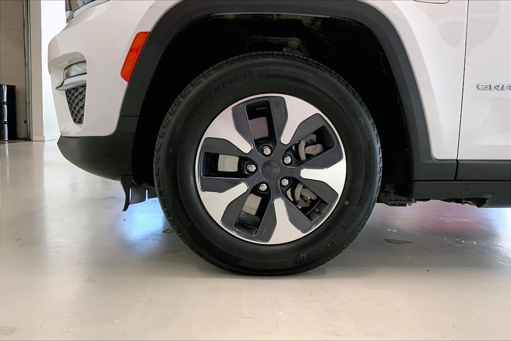 Thumbnail: 2022 Jeep Grand Cherokee - 7