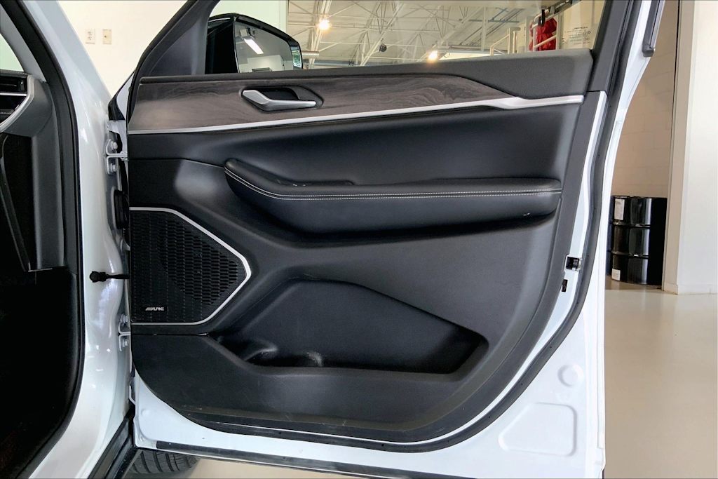 Thumbnail: 2022 Jeep Grand Cherokee - 25