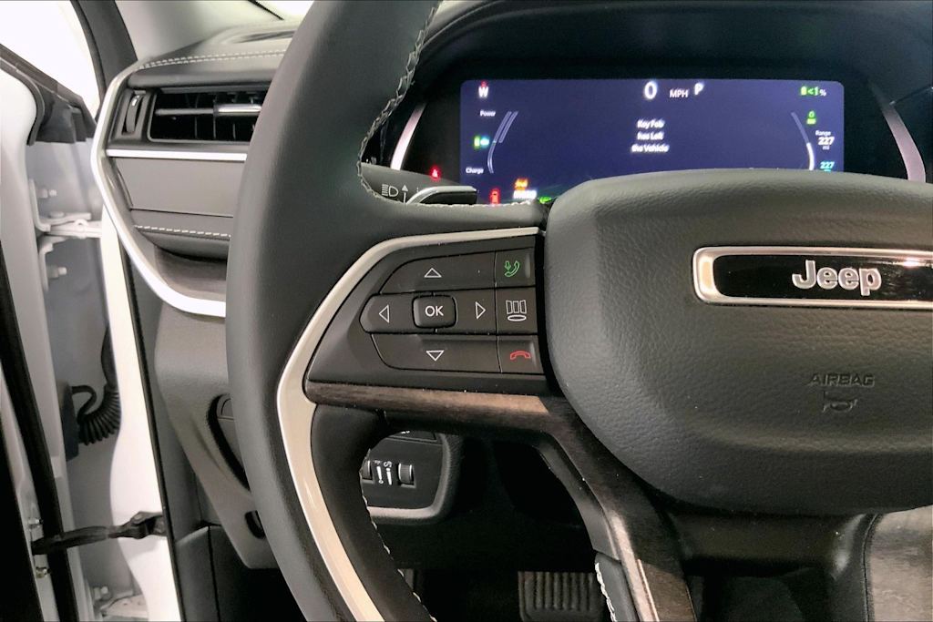 Thumbnail: 2022 Jeep Grand Cherokee - 21