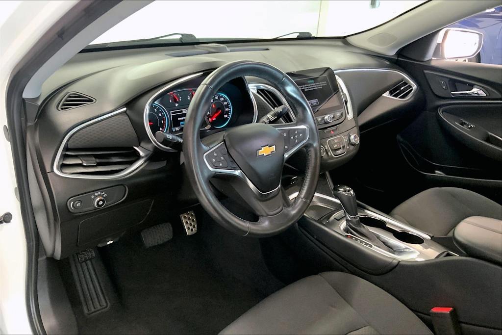 Thumbnail: 2017 Chevrolet Malibu - 2