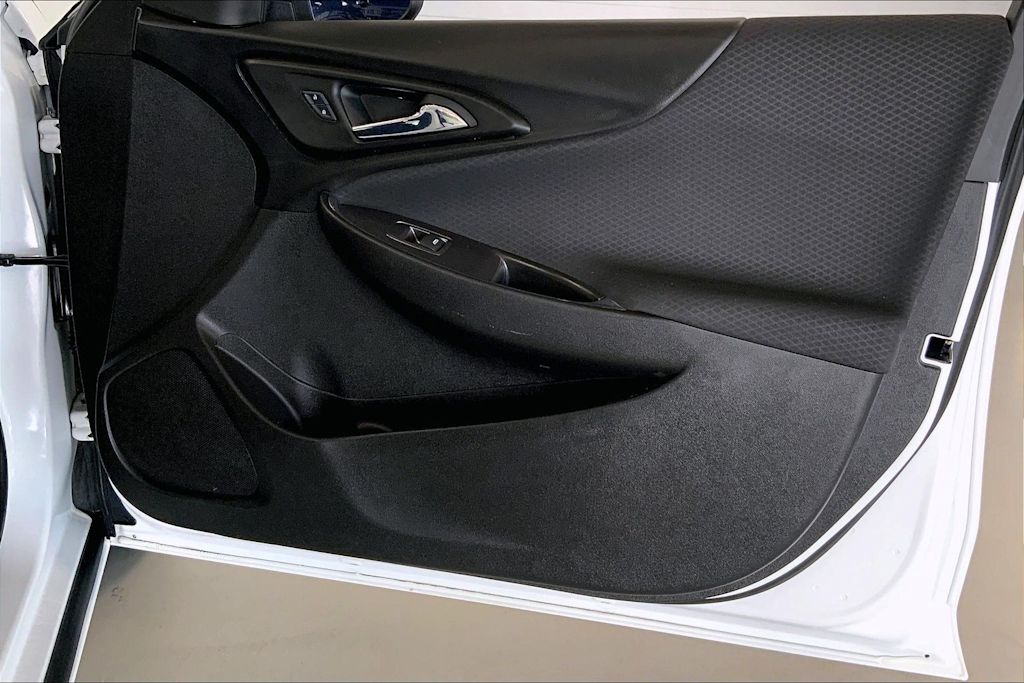 Thumbnail: 2017 Chevrolet Malibu - 26
