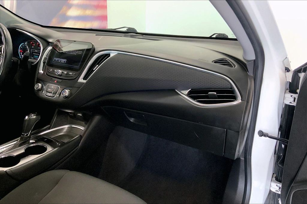 Thumbnail: 2017 Chevrolet Malibu - 22