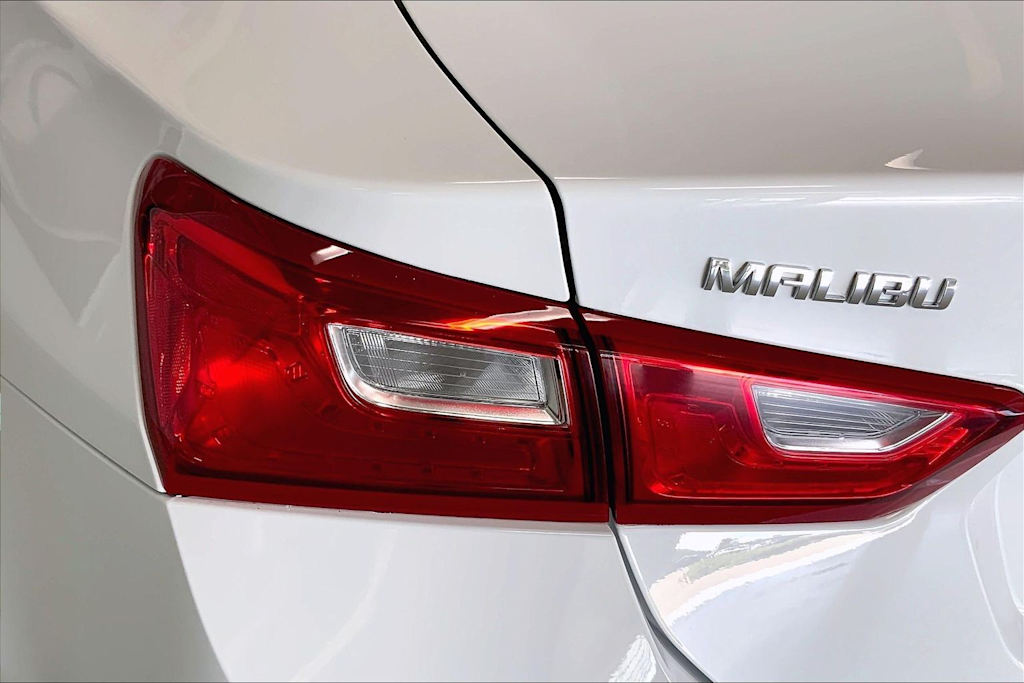 Thumbnail: 2017 Chevrolet Malibu - 30