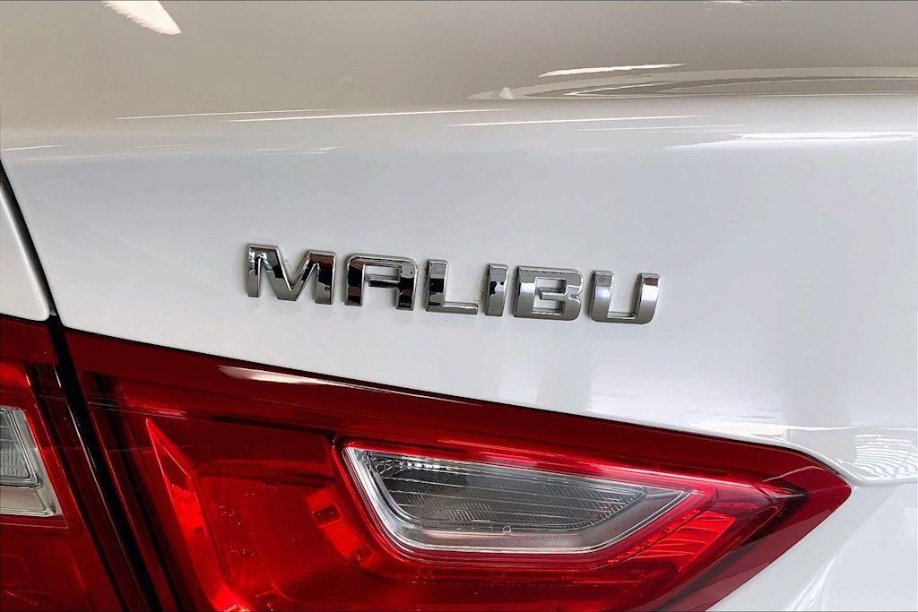 Thumbnail: 2017 Chevrolet Malibu - 7
