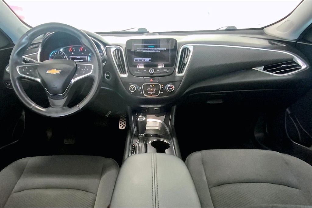 Thumbnail: 2017 Chevrolet Malibu - 9