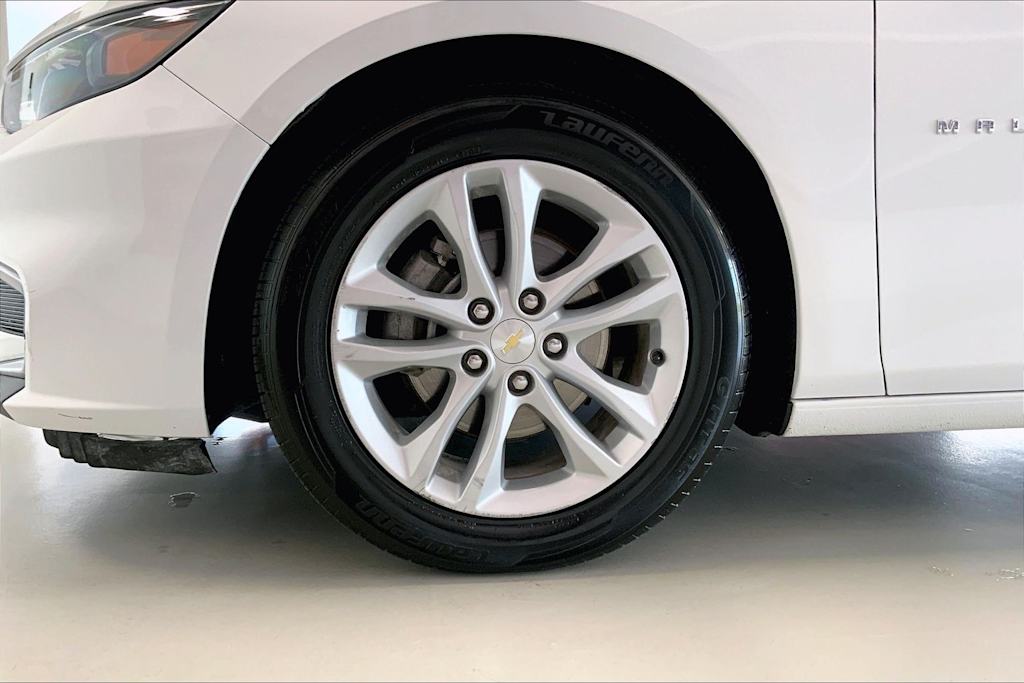 Thumbnail: 2017 Chevrolet Malibu - 8